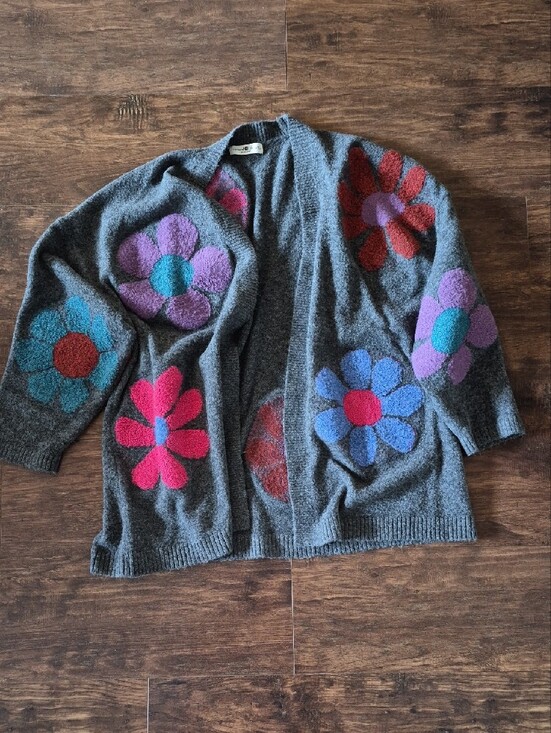 NATURAL LIFE Sweaters - NATURAL LIFE Gray Sweater with Red and Purple Floral Motifs